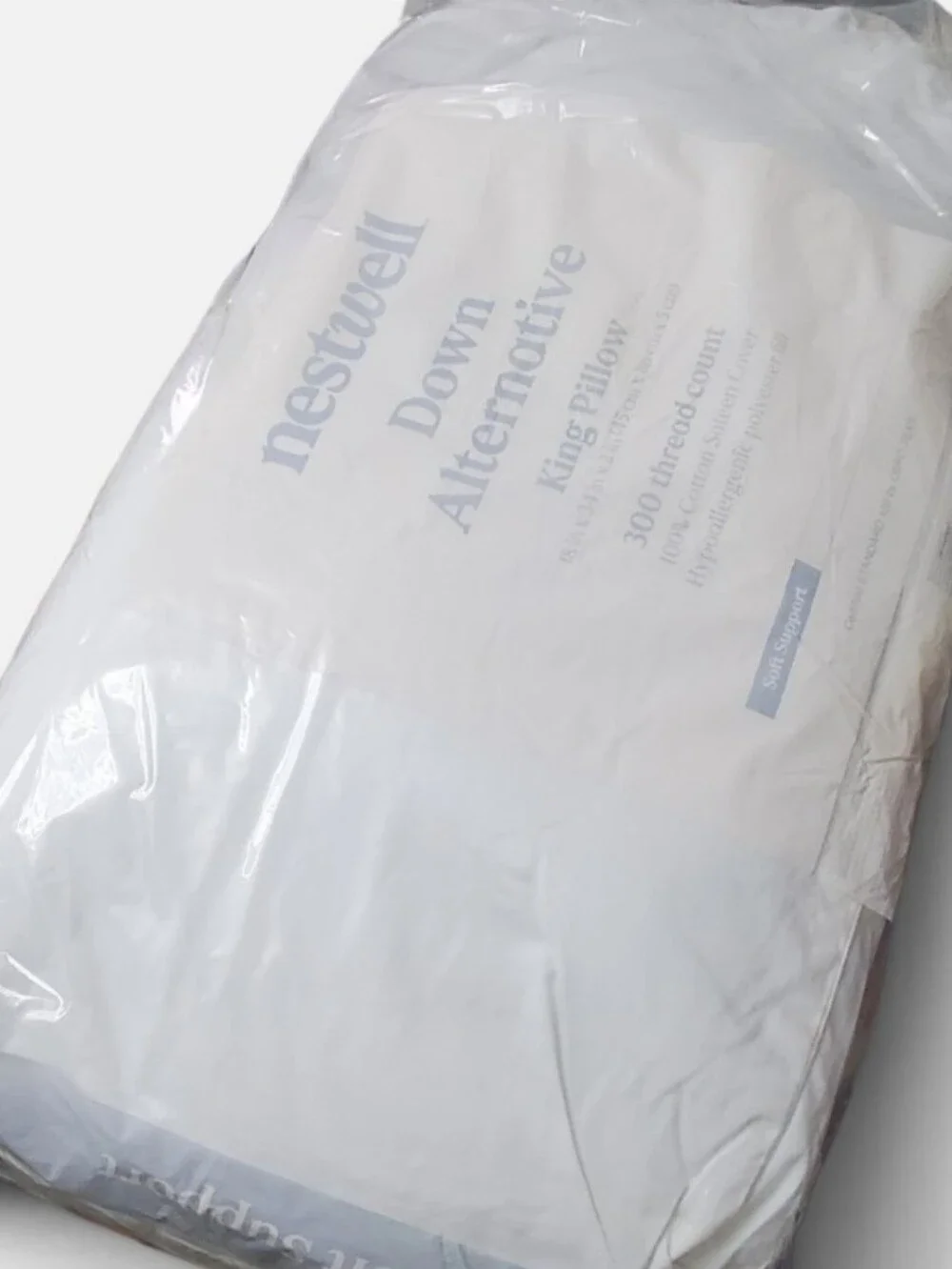 New Nestwell White Down Alternative King Soft Support 1 Pillow.